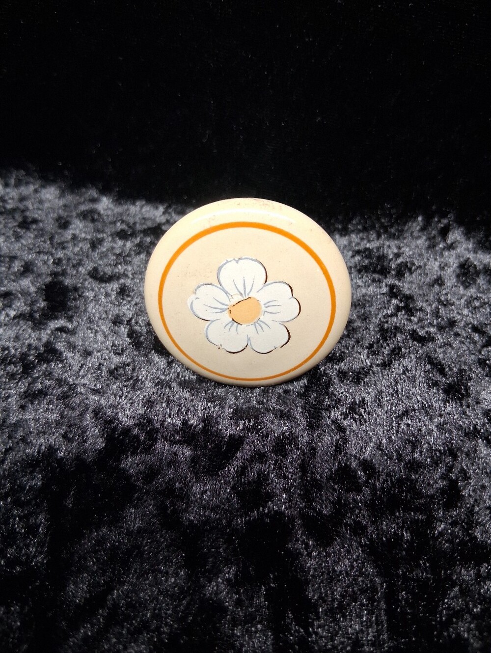 33 VTG Ceramic Knobs Round Drawer 1-1/2" White Flower Beige/Cream Cottage